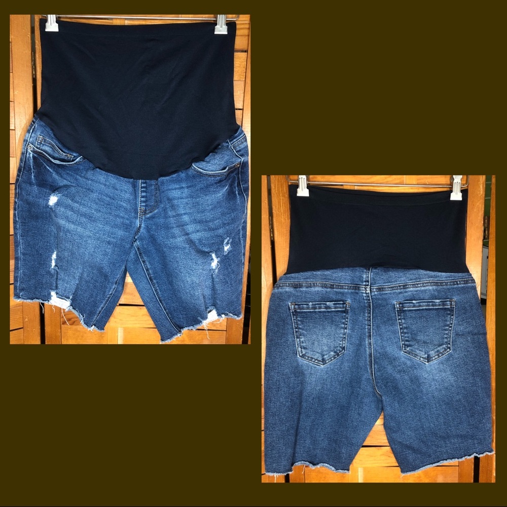 Size M Maternity Distressed Denim Shorts